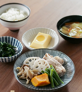 蒸し野菜と野菜たっぷりみそ汁定食