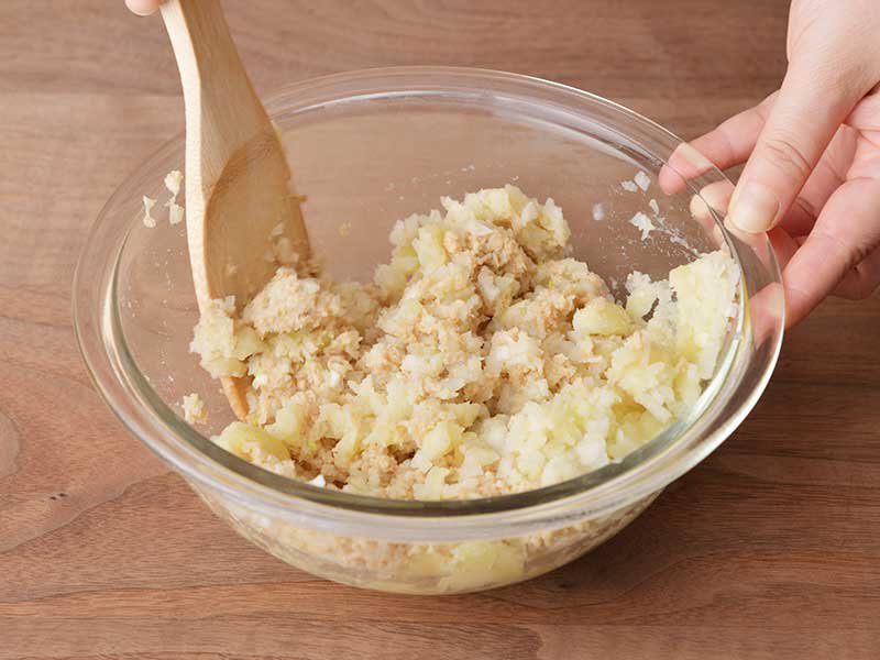 4にAを入れて混ぜ合わせ、さらに3を加えて混ぜ合わせます。