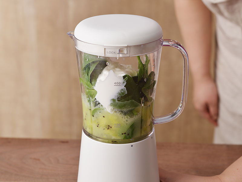 1と他の材料をミキサーに入れて、なめらかになるまで撹拌します。