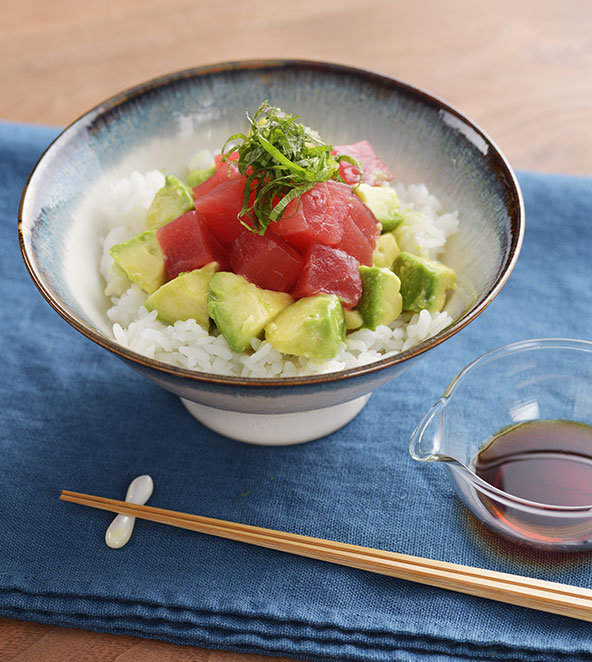 マグロとアボカド丼