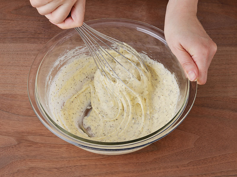 材料を混ぜている様子