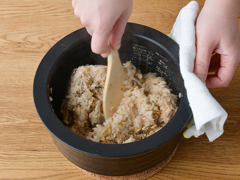 おなかにやさしいレシピ:ツナと塩昆布の炊き込みご飯