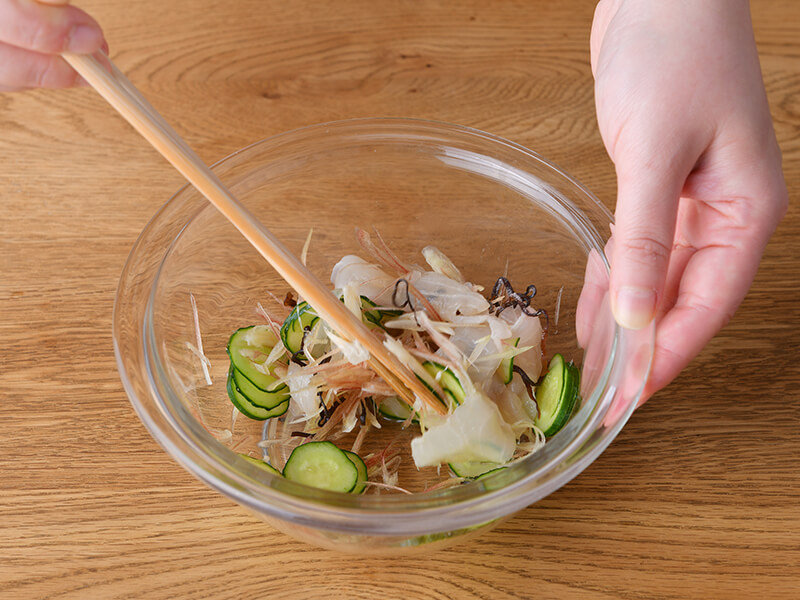 おなかにやさしいレシピ:鯛とみょうがの塩昆布和え