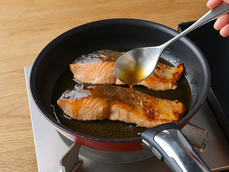 おなかにやさしいレシピ:秋鮭の照り焼き大根おろし添え