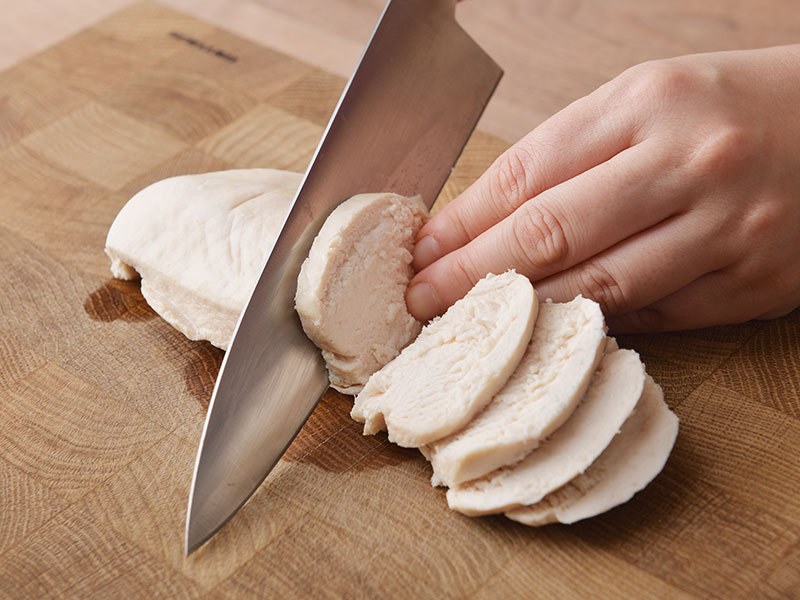 2を取り出し、粗熱を取り、食べやすく切ります。